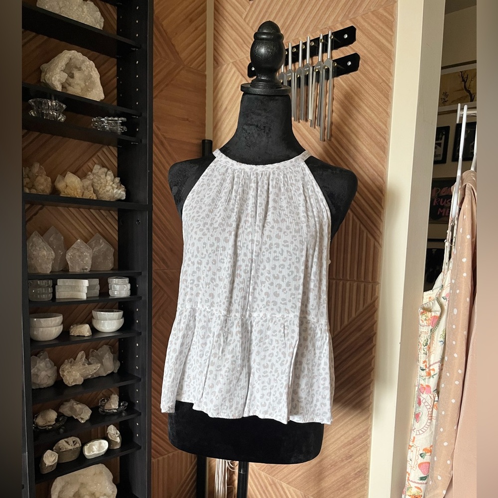 Pretty white pink grey sleeveless tiered leopard cheetah print summer blouse